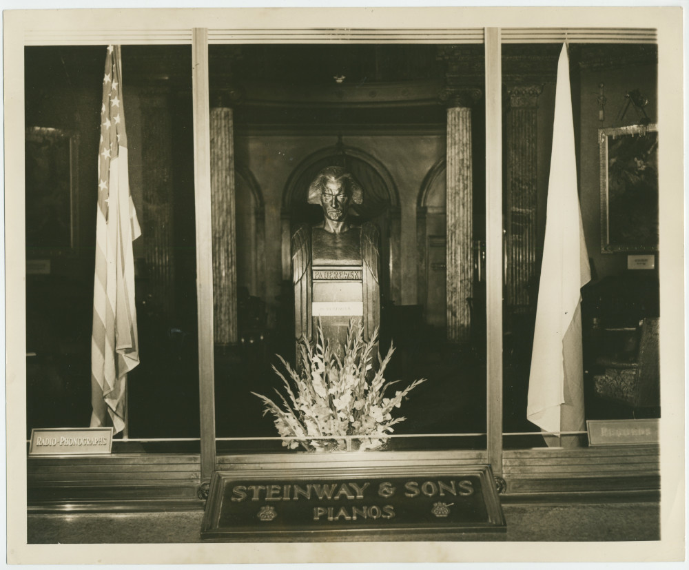 Photographie du buste de Paderewski réalisé en 1922 par Malvina Hoffman pour la vitrine de Steinway & Sons à New York