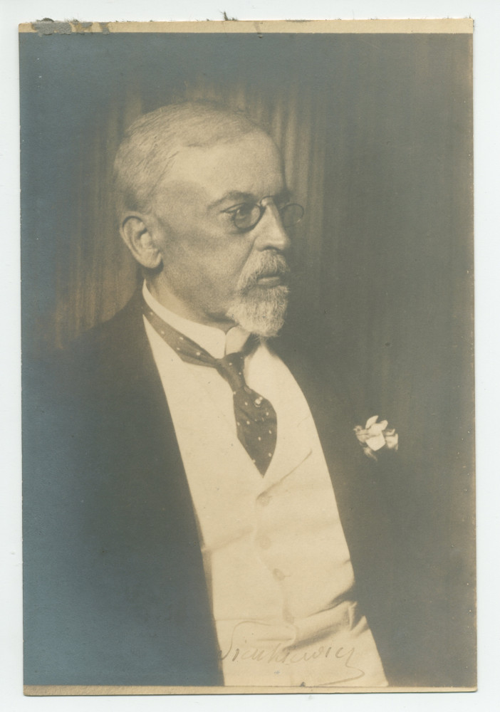 Photographie de l'écrivain polonais Henryk Sienkiewicz (réfugié à Vevey à la fin de sa vie) avec sa signature