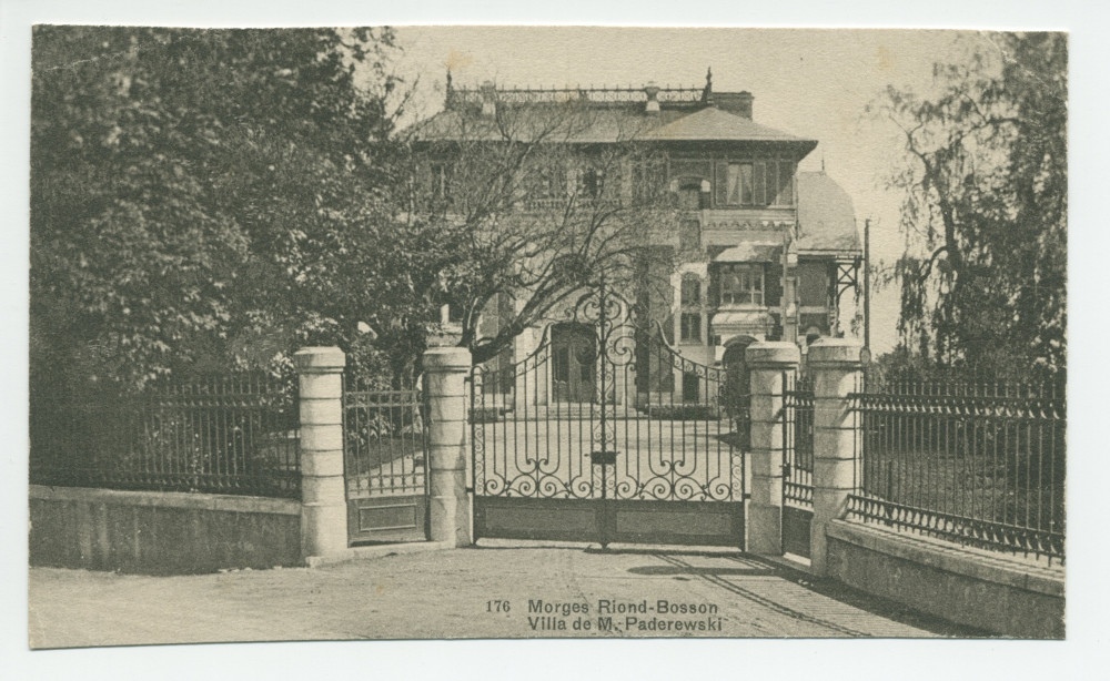 Carte postale avec légende représentant la grille nord et l'entrée postale de la «villa de M. Paderewski» à Riond-Bosson – éditée par E. Staub à Morges
