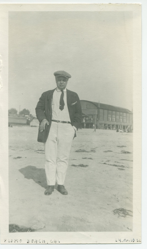 Photographie de Waclaw Gorski sur la plage de Pismo Beach, en Californie, le 24 juillet 1921