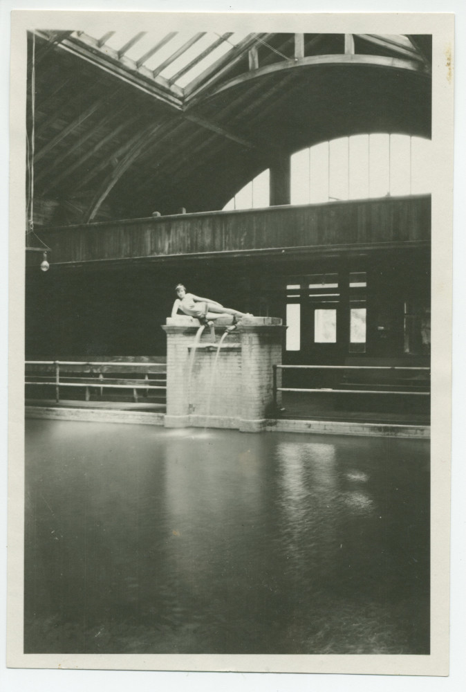 Photographie des bains de l'hôtel «El Paso» à Paso Robles, en Californie, en 1921