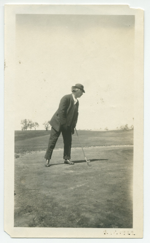 Photographie de Paderewski pratiquant le golf en Californie, le 9 avril 1922