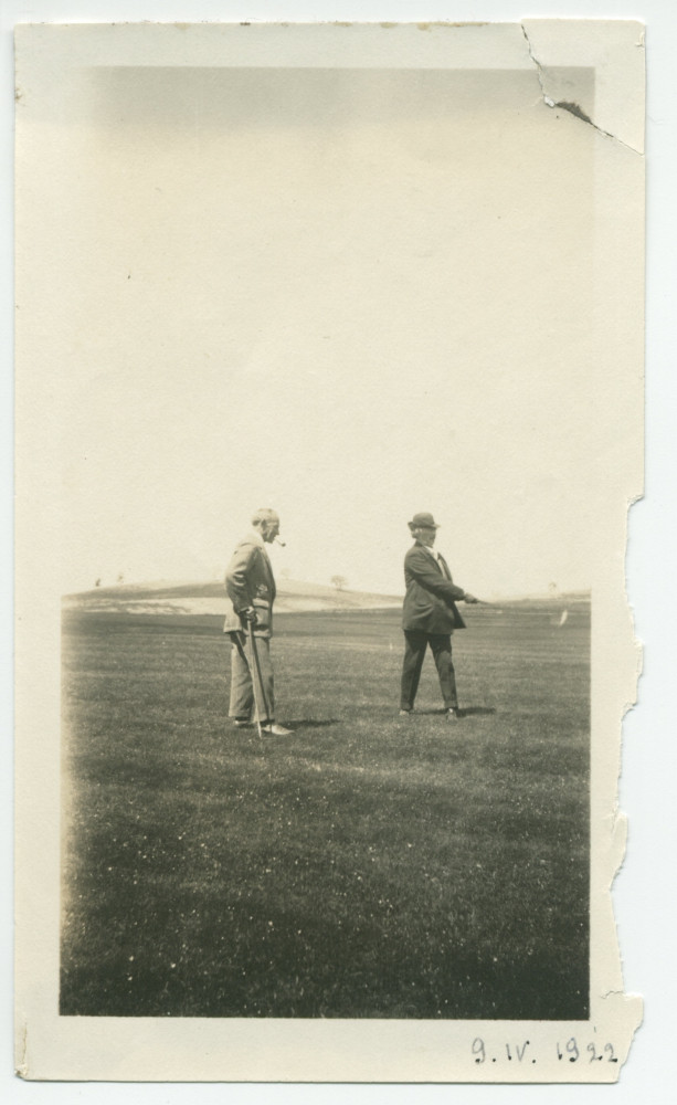Photographie de Paderewski pratiquant le golf en Californie, le 9 avril 1922