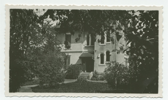 Photographie de la maison du jardinier (Dolézal) de Riond-Bosson – extraite d'un album de la famille Obuchowicz