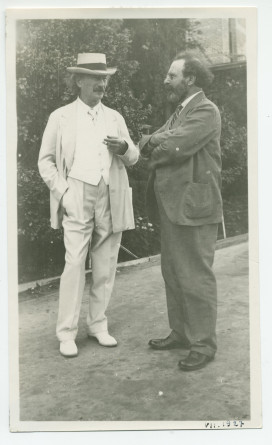 Photographie de Paderewski (de profil) dans son «Rancho San Ignacio» à Paso Robles, en Californie, en juillet 1927, en compagnie de son ancien élève Zygmunt Stojowski