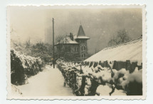 Photographie de la maison du jardinier et des serres de la propriété de Riond-Bosson sous la neige – extraite d'un album de la famille Obuchowicz