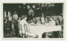 Photographie d'un repas en famille à la salle à manger de Riond-Bosson en 1931 – extraite d'un album de la famille Obuchowicz
