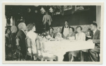 Photographie d'un repas en famille à la salle à manger de Riond-Bosson en 1931 – extraite d'un album de la famille Obuchowicz