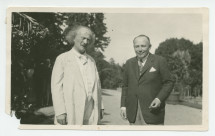 Photographie de Paderewski sur la terrasse de Riond-Bosson en compagnie de l'ambassadeur de Pologne à Paris, Alfred Chlapowski
