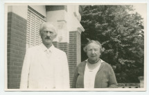 Photographie d'Ignace Paderewski avec sa sœur Antonina Wilkonska sur la terrasse de Riond-Bosson – extraite d'un album de la famille Obuchowicz