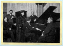 Photographie de Paderewski enregistrant sur rouleaux Welte-Mignon le 27 février 1906 à Leipzig (mauvaise copie)