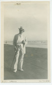 Photographie de Paderewski sur la plage de Pismo Beach, en Californie, le 24 juillet 1921