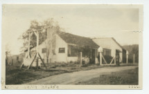 Photographie de bungalows avec un puits au «Rancho Santa Helena» à Paso Robles, en Californie, en 1922