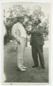 Photographie de Paderewski (de profil) dans son «Rancho San Ignacio» à Paso Robles, en Californie, en juillet 1927, en compagnie de son ancien élève Zygmunt Stojowski