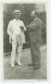 Photographie de Paderewski (de profil) dans son «Rancho San Ignacio» à Paso Robles, en Californie, en juillet 1927, en compagnie de son ancien élève Zygmunt Stojowski