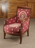 Fauteuil rouge à dauphins issu du mobilier de Riond-Bosson